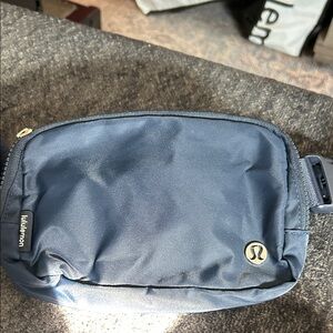 lululemon athletica Midnight Blue Women’s Belt Bag. EUC